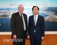 김기현 울산시장, 닐 커크우드 하버드대학교 교수와 환담