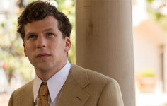 제시 아이젠버그 감독 데뷔작 줄리안 무어 주연 발탁