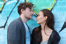 운명을 찾아, 주운 일기장의 주인을 찾아 나서다