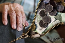 전직 헌법재판소장, 공무원연금 수급액 1위…月 720만원