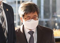 與, 임성근 판사 탄핵안 가결…헌정 사상 처음