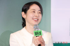 강말금, 무해한 미소