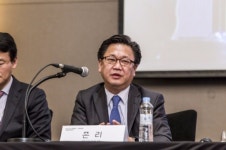 존 리 메리츠자산운용 대표이사 “단타로 성공 못해, 투자습관부터 고쳐라”