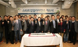 김범수 이해진 벤처 1세대, 스타트업 멘토를 자임하다