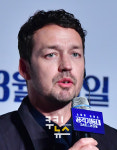 루퍼트 샌더스 감독, 배우보다 훈훈한 외모