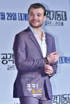 요한 필립 애스백, 훤칠한 수트핏