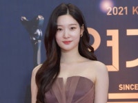 정채연, 이병헌과 한솥밥… 배우 활동 본격 시동