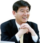 엄윤상 변호사 "다문화 자녀들의 인권보호 상담 지속적으로 도울 것"