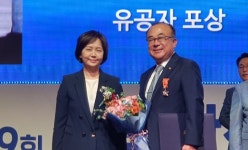 박용호 서울대 교수, 항생제 내성 대응 공헌으로 근정포장 수상