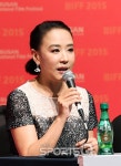 영화배우 강수연, 복귀 앞두고 의식불명… 영화계 큰 충격