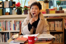 책방이듬, 한창옥 시인 초청, 출판인으로의 삶 들어본 "일요초대석" 개최