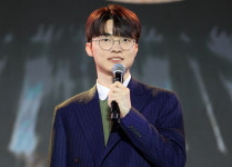 가수 뺨치는 라이브 뽐내더니...팬들 깜짝 놀라게 한 페이커 피아노 연주 실력 (영상)