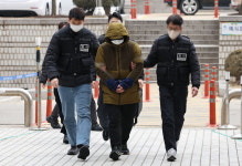 전직 국회의원 아버지 둔 유명 로펌 변호사가