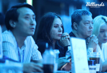 사이그너와 동행한 그녀는 누구... "유명배우이자 연인, 셰나이 귀를러"