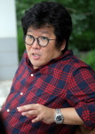 “목소리 잃는 불치병 극복한 불굴의 성악가죠”