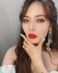 가수 현아, 화려한 비주얼 과시  "아잉 오늘도 고마워♥"