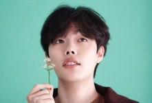 배우 류준열, 남극 보호 위한 칼럼 기고 "환경에 대한 관심 필요해"