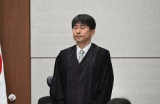 민주당, "오후 1시50분 지귀연 판사 룸살롱 사진 공개"