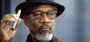 "모건 프리먼 당신마저!!".. 여성들 치마 들추고 속옷...