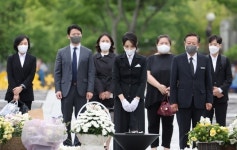 대통령실 "김건희 여사 봉하 수행 일부 코바나 전직 직원…현재는 무관"