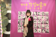 서양화가 남기희, 신진작가 발굴의 요람