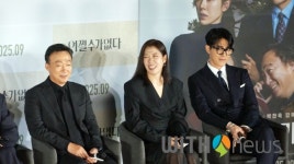 박찬욱 감독과 배우들, 비극 속 웃음, 공감의 이야기. 영화