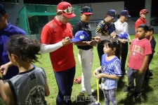 마리아나관광청, 한국프로야구 선수 16명과 유소년 야구 클리닉 사이판에서 진행