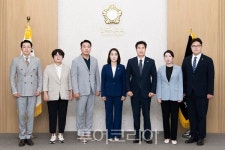 김포시의회 더불어민주당 의원들의 입장문 "김병수 시장은 민생예산 외면 사과하라"