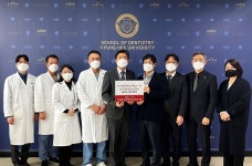 경희치대 30기, 모교에 발전기금 2,570만원 전달