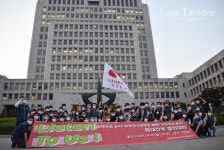 대법원 에워싼 법원공무원노조 "법원행정처 독재 사법 행정에 맞서 싸울 것"