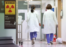 강대강 의정(醫政) 갈등 속 전국의과대학교수협의회 내달부터 외래