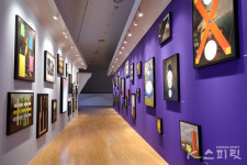 독특한 세계를 선보이는 디자이너, 스테판 사그마이스터《Now is Better : 지금이 더 낫다》