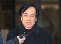 측근 관리 실패한 MB, 검찰 포토라인 앞에 설까