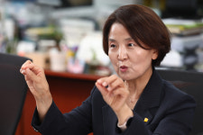 이은주 "재창당 과정서 당내 다른 움직임?
