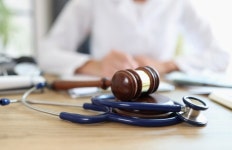 분만 의료사고 교수 불구속기소, "필수의료 붕괴 무시한 무리한 사법 절차"