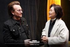 U2 보노, 문재인 대통령·김정숙 여사 만났다 “평화 통일 평등 메시지 감사”
