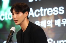 지수 ‘기쁜 우리 여름날’로 부산국제영화제 올해의 배우상 수상(공식)