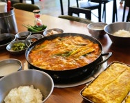 청년순대국 울엄마 김치찜 바른보쌈1990 | 바른생갈비김치찌개&청년낙곱새 양덕점