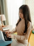 뮤직 스튜디오, 첫 음