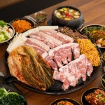 영투 솥뚜껑 김치삼겹살 | 마장동 솥뚜껑 김치삼겹살