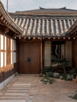 이엘씨에이한국르라보 | 브랜드의 핵심 철학인 ‘슬로우 퍼퓨머리 Slow Perfumery’를 구현할 한국 첫 플래그십으로 르 라보는 북촌 한옥을 선택했어요. 경복궁과 북촌의...