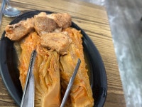 #오늘여기클립 김치찜 맛집 항상 만석이라 일찍 오는걸 추천 엄청 바쁜데 엄청 친절함 라면사리 공기밥 리필가능 청소상태 매우 좋음 주기적...