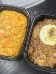 요녀석파스타&필라프&K푸드 | 디이어트하고싶었으나 갑자기 목살필라프가 땡기는바람에 매콤한 투움바파스타랑 목살필라프를 시켰어요! 요녀석 파스타에서 시켰눈데 역시...