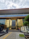 Positive Space 566 reserve bar(포지티브스페이스566리저브바) | 포지티브스페이스 566 (Positive Space 566) 2023년 기네스북에 오른 세계에서 가장 큰 카페 “규모와 인테리어로 한 번쯤은 놀랄 만한 공간...