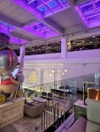 Positive Space 566 reserve bar(포지티브스페이스566리저브바) | 포지티브스페이스 566 (Positive Space 566) 2023년 기네스북에 오른 세계에서 가장 큰 카페 “규모와 인테리어로 한 번쯤은 놀랄 만한 공간...