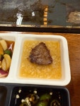 찬이네돼지부속철판구이 | 넓다란 철판에 빗소리 마냥 치직거리며 구워 먹는 돼지 부속구이. 모란시장의 그것과 같지만 훨씬 위생적이고 신선하다. 다른 부속고기집에서...