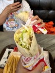 #클립챌린저 #지역맛집 #오늘여기클립 이태원에서 먹은 케밥. 간만에 맛있게 먹었다. 바클라바? 엄청달다🫠
