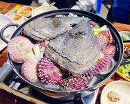 조개찜.회청정수산 | #조개찜 으로 유명한 #화도수산 겨울이 되니 #석화 #굴찜 그리고 #대방어 가 등장! 우리들의 취향을 저격한 새콤달콤 #모듬회 를 주문~ #조개찜 을...