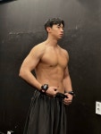 펌핑된 몸이 제 몸이었으면 좋겠네요 ㅋㅋ 이번엔 바프 이후로 요요없이 순조롭게 진행중🏋️♂️ #오운완 #운동하는직장인 #운동하는남자...