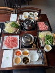 위에 김치가 올라가 그대로 넣으면 김치국수가 되어요. 너무 맛있더라구요 . 또 갈 집 추천합니다 ! #다이어트외식 #샤브샤브 #일품당광화문점